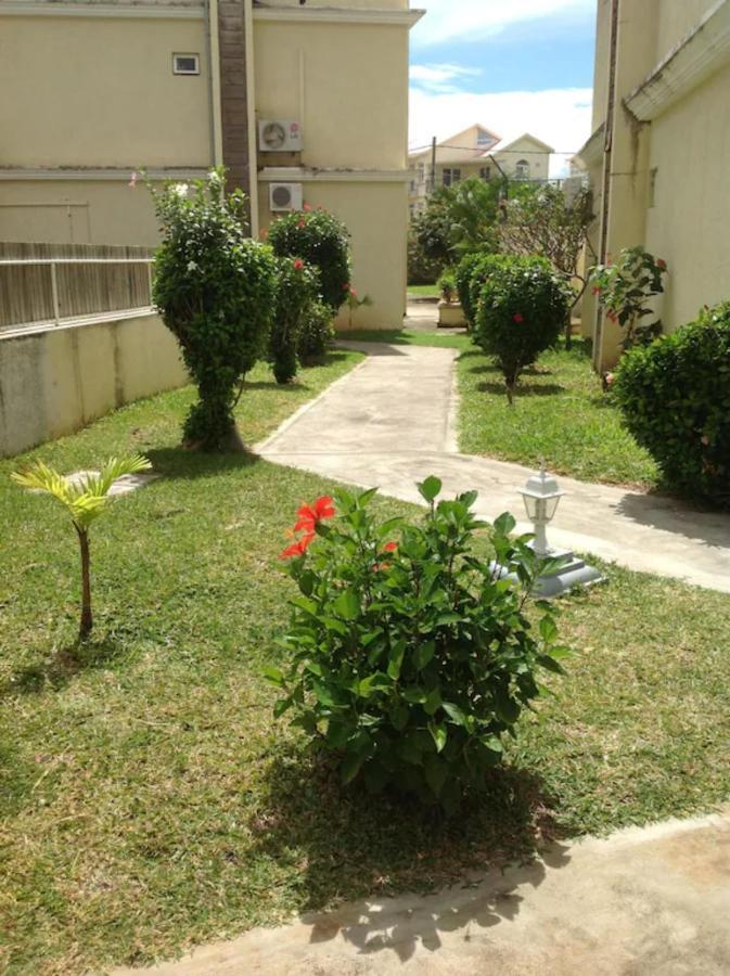 Lovely Apartment In Flic En Flac, Close To The Beach And All Amenities. エクステリア 写真