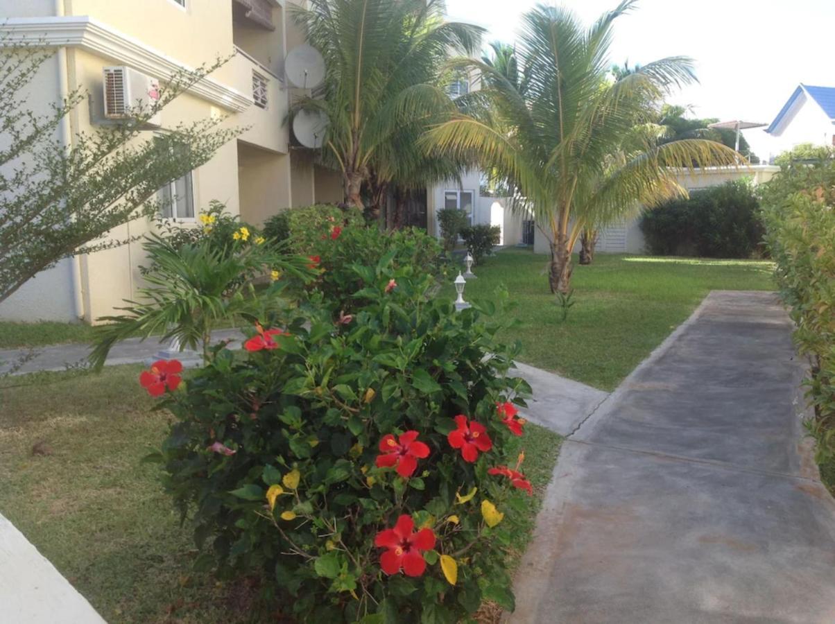 Lovely Apartment In Flic En Flac, Close To The Beach And All Amenities. エクステリア 写真
